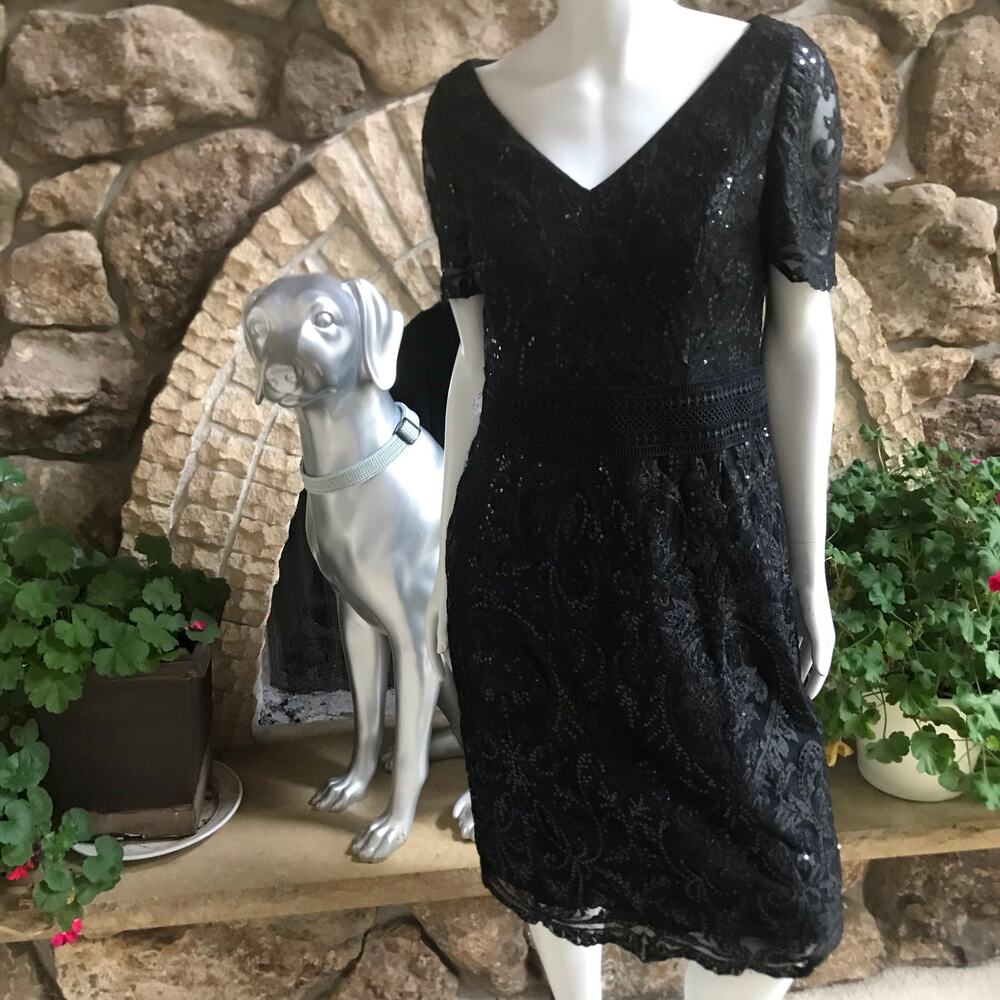 NEW Jasmine B Embroidered Sequin V-Neck Short Sleeve Bridal Dress Size 10